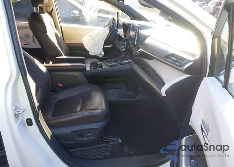 2021 Toyota Sienna Platinum z USA, uszkodzony, nr VIN 5TDERKEC8MS008585